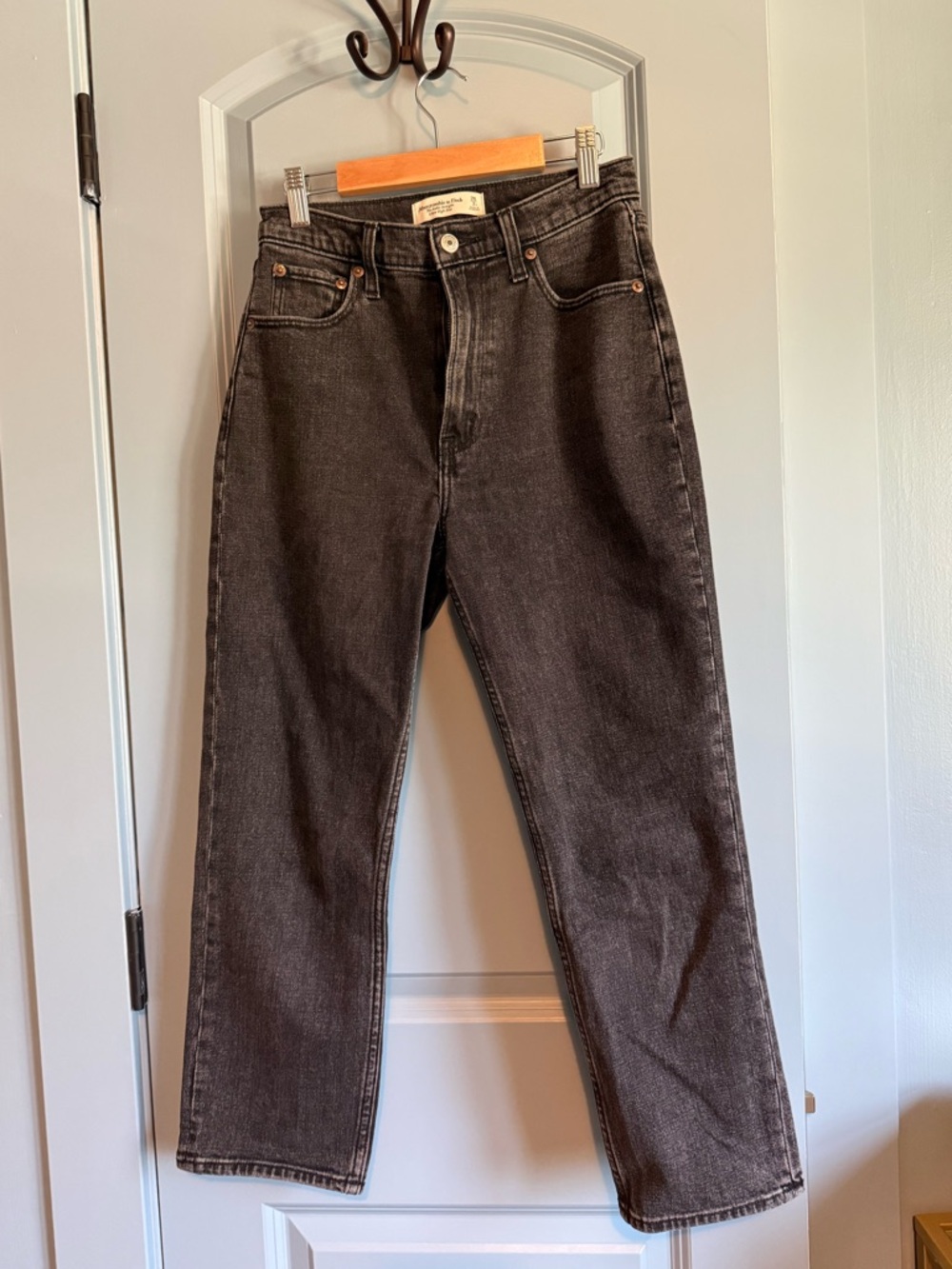 Abercrombie & Fitch Women’s Straight Jeans in Washed Black size 2S